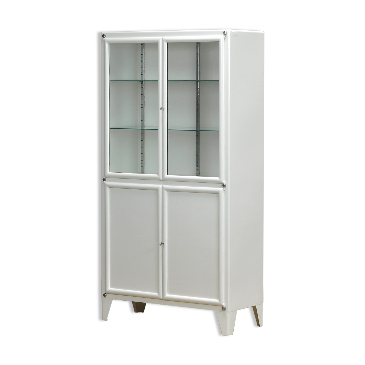 Vitrine médicale de fer de Kovona, années 1950