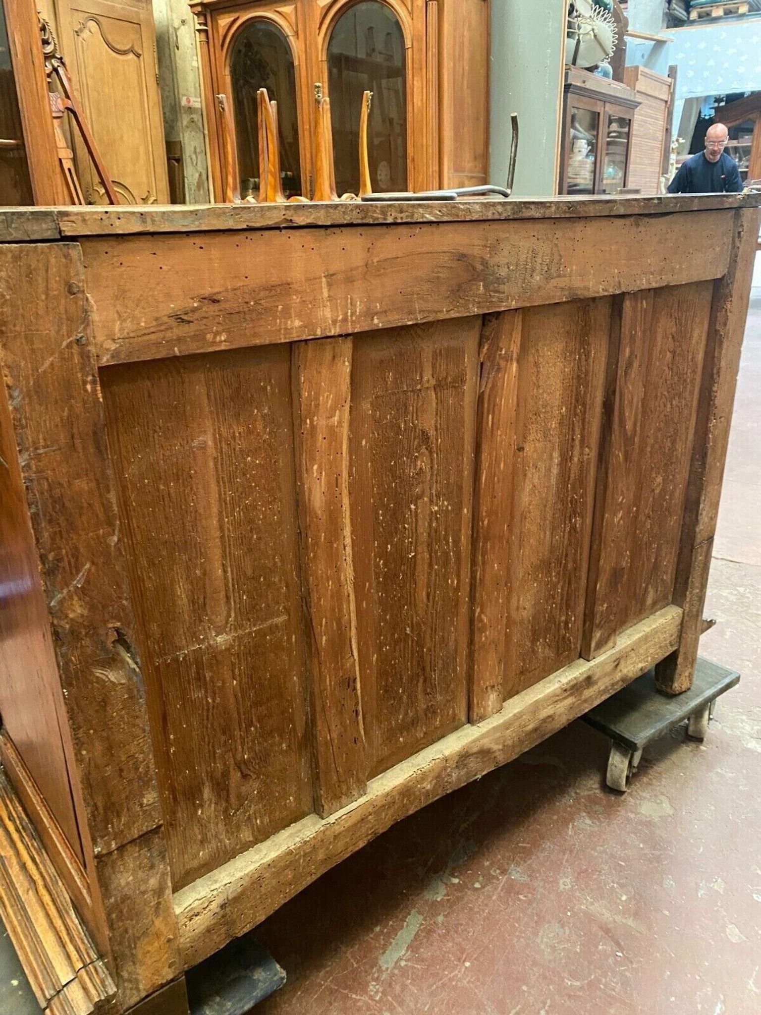 Buffet de stryle Louis XIV en noyer massif XIX siècle