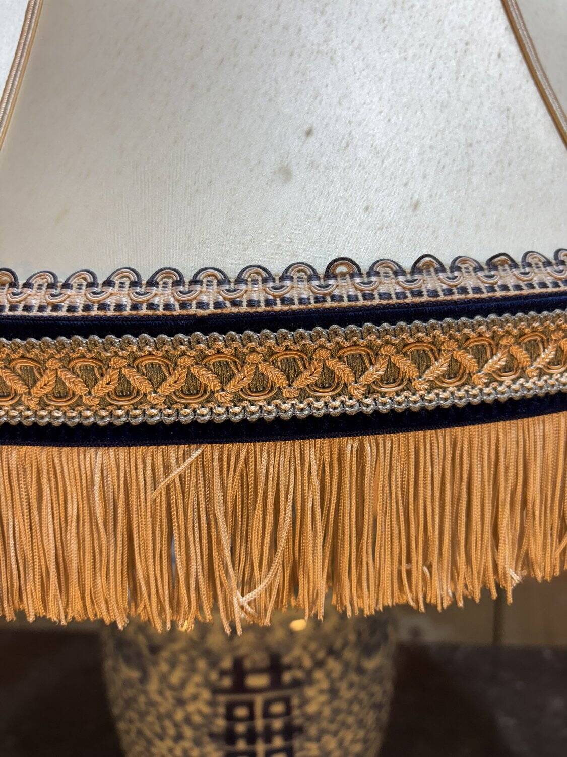 Enamelled porcelain lamp