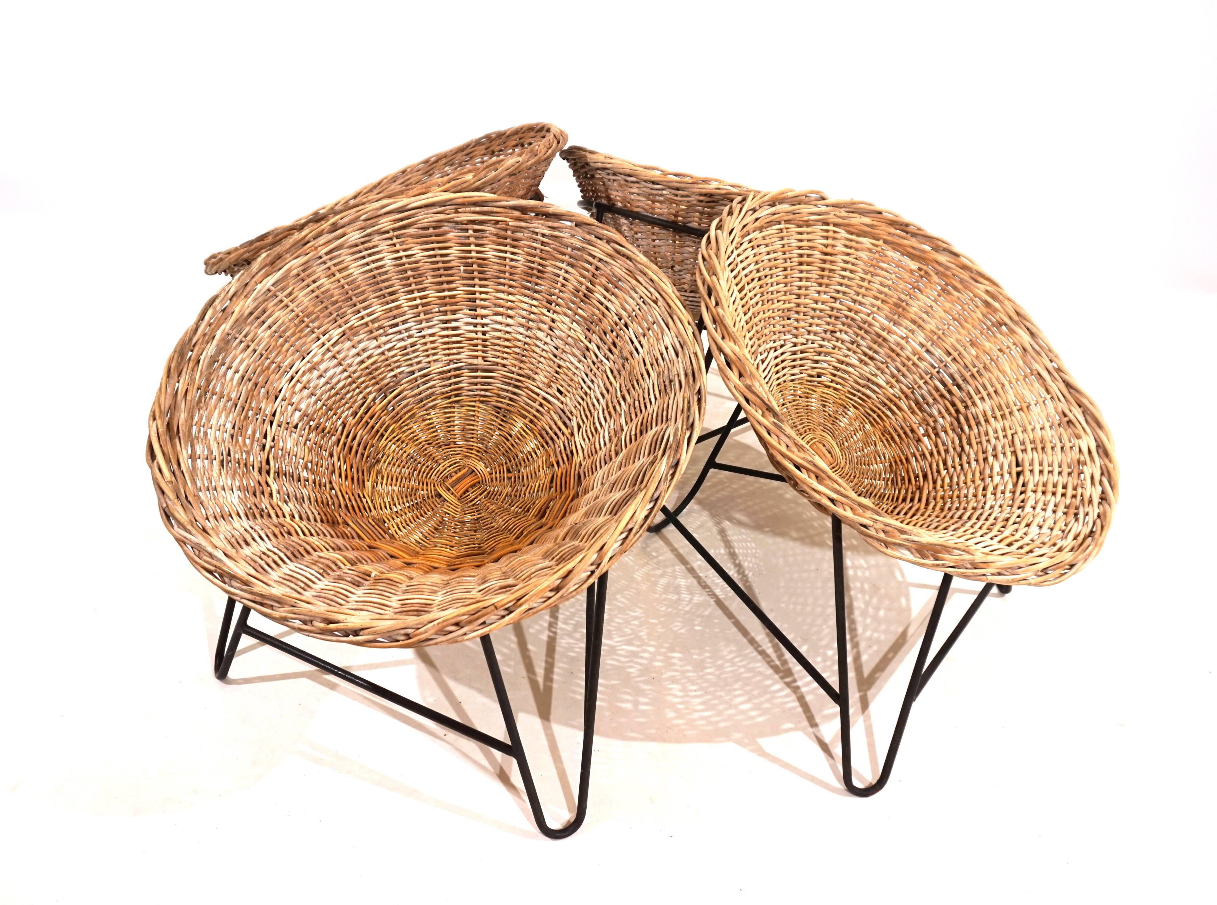 Suite de 4 chaises cosses en rotin années 60