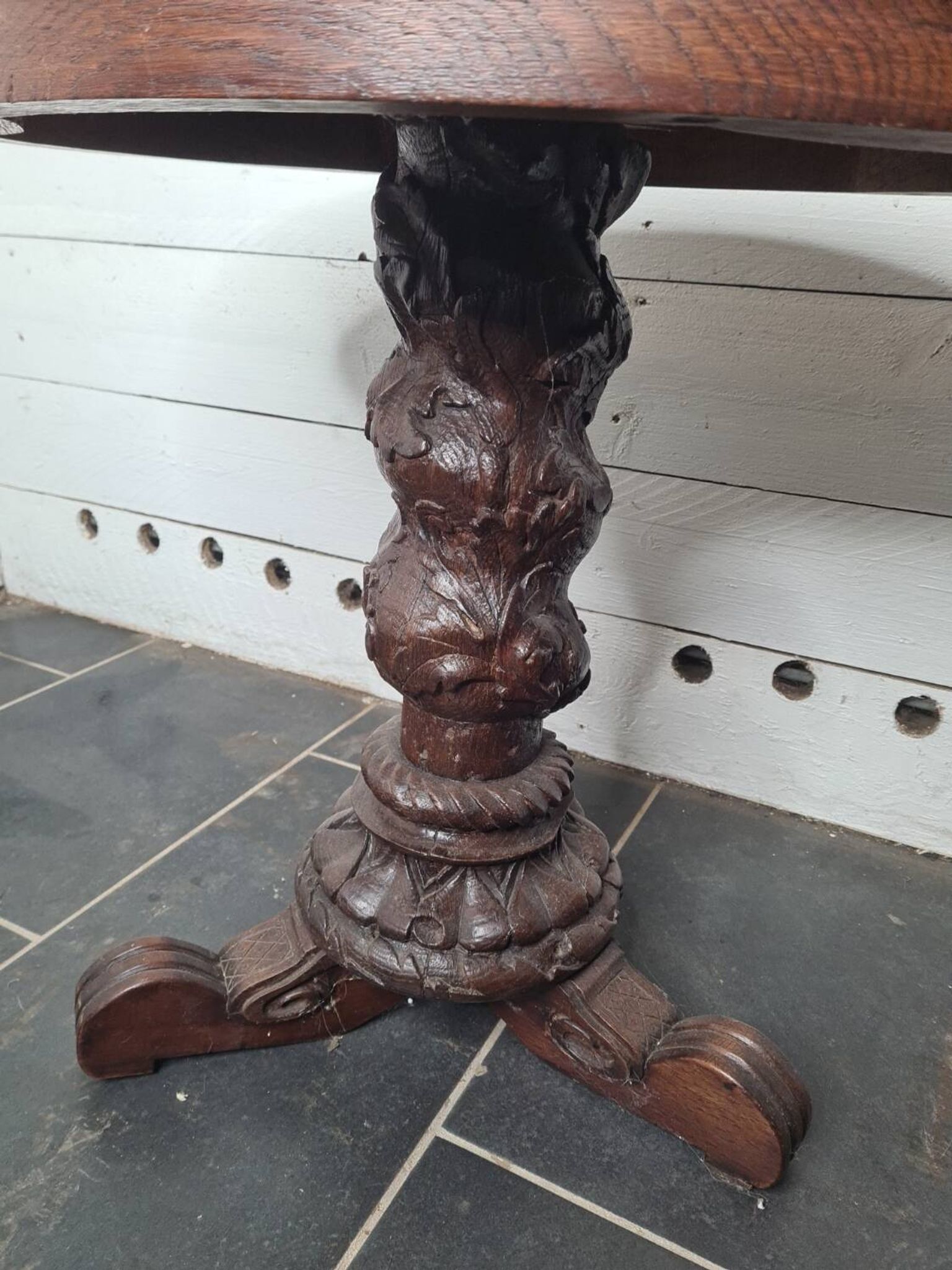 Pedestal table, oak coffee table