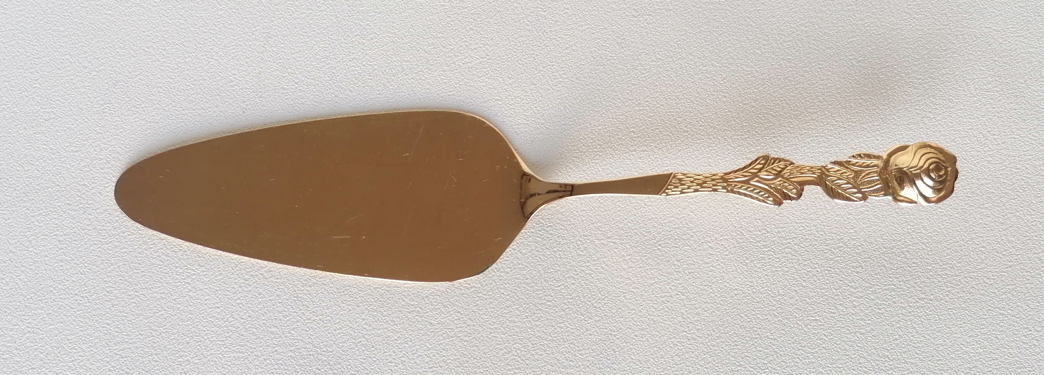 Gold-plated pie shovel