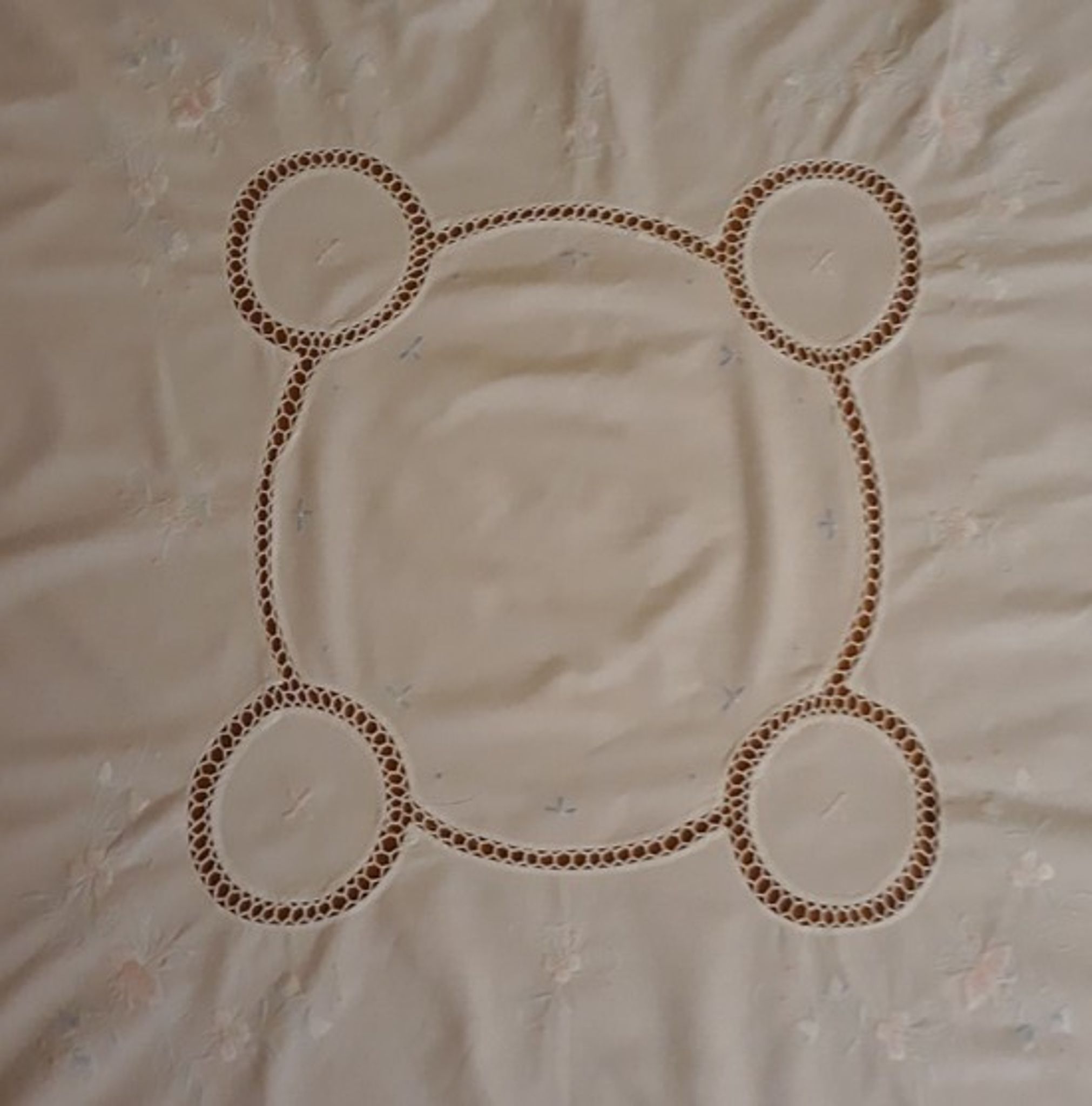 White tablecloth embroidered with lace & days