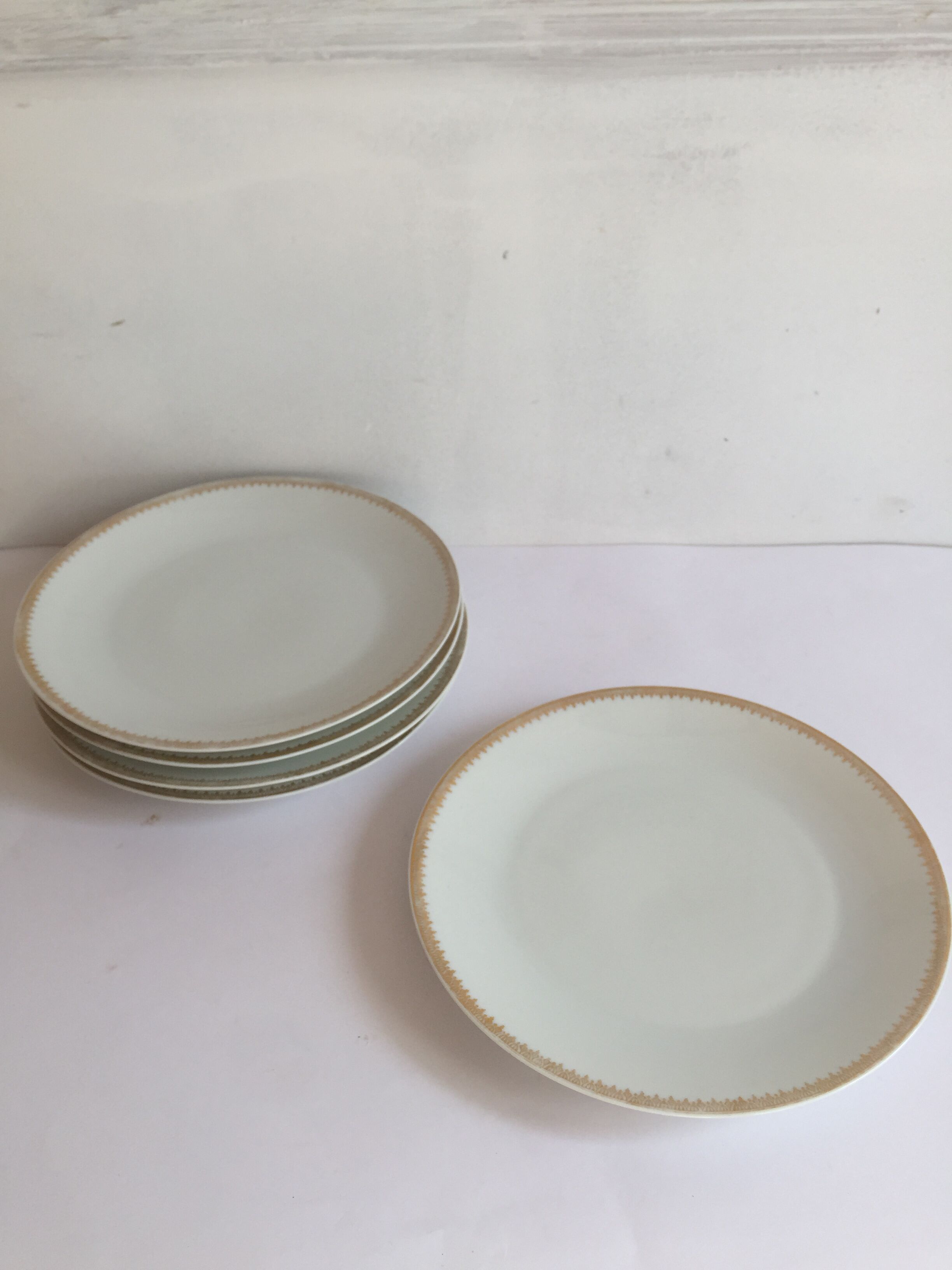 Set of 5 gold porcelain plates