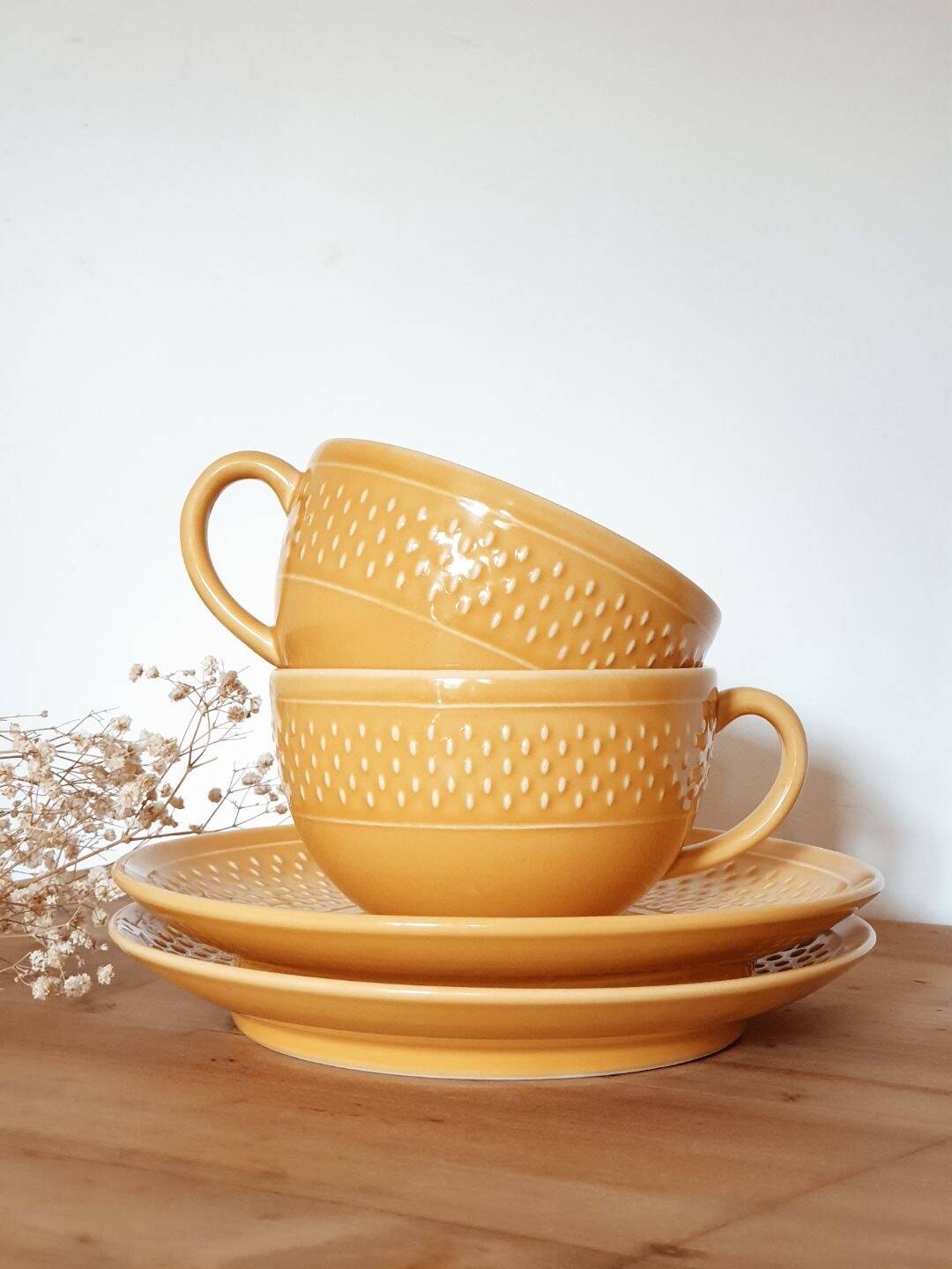 Duo of grain of rice cups and saucers