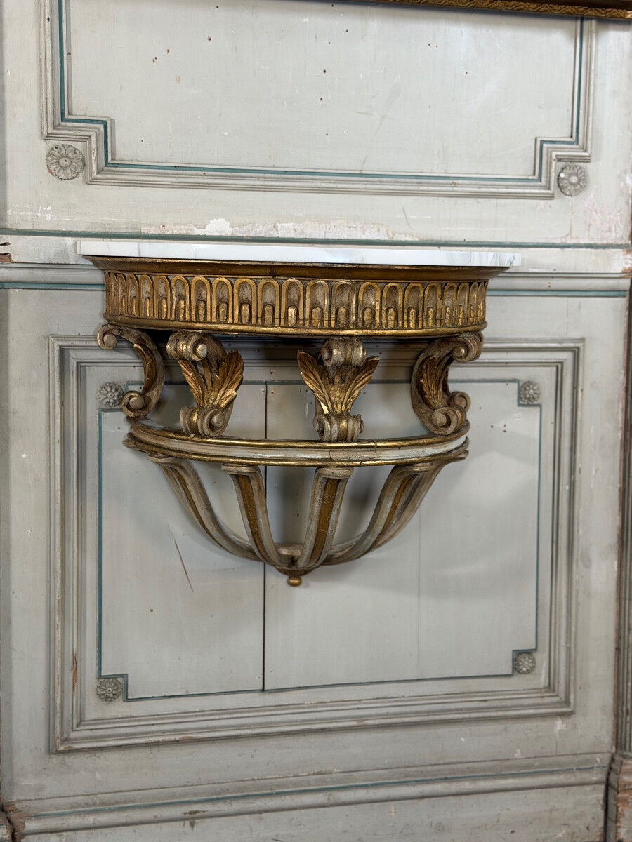 Console en bois sculpté de style Louis XVI vers 1900