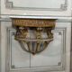 Console en bois sculpté de style Louis XVI vers 1900