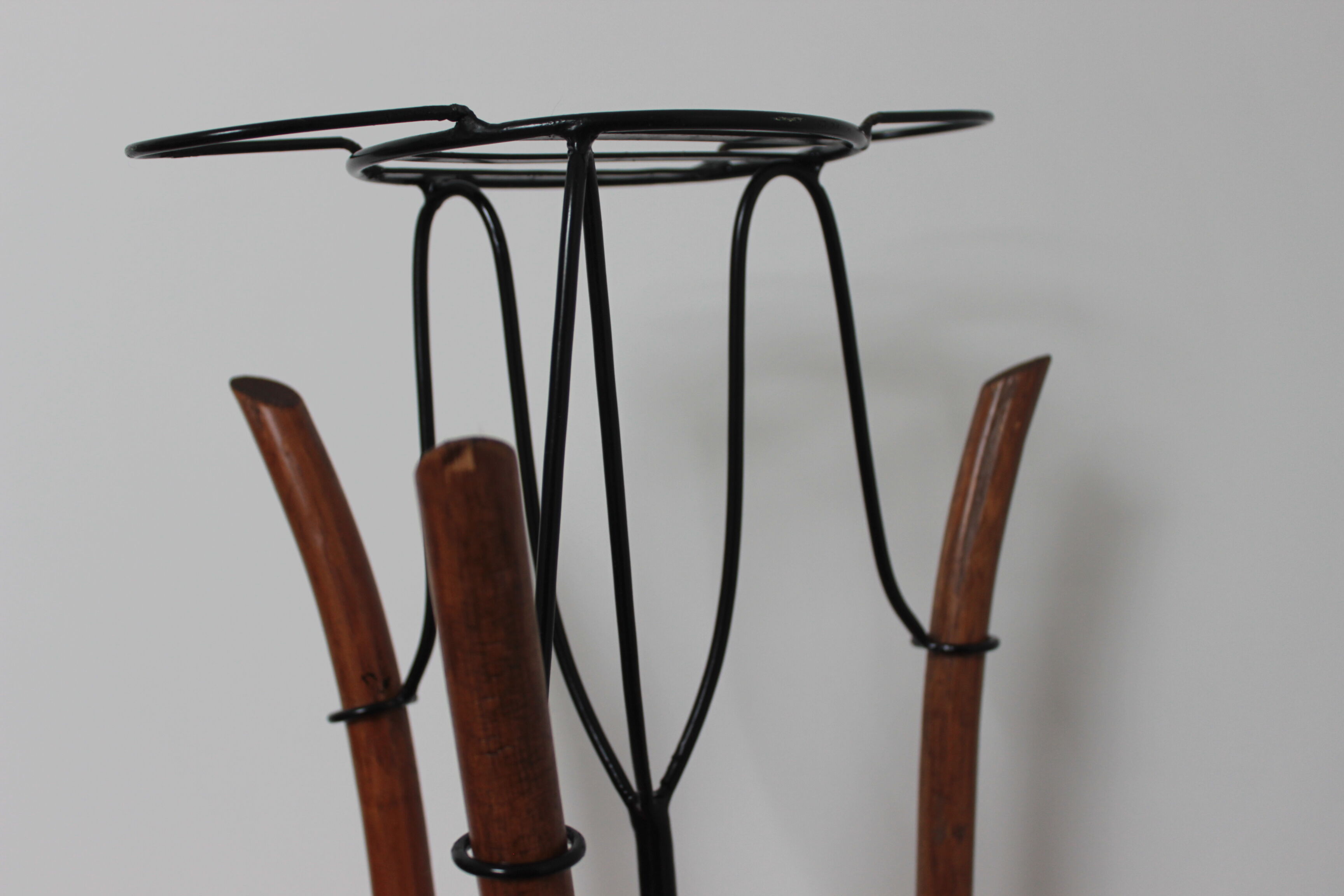 Porte plante design rotin metal années 50
