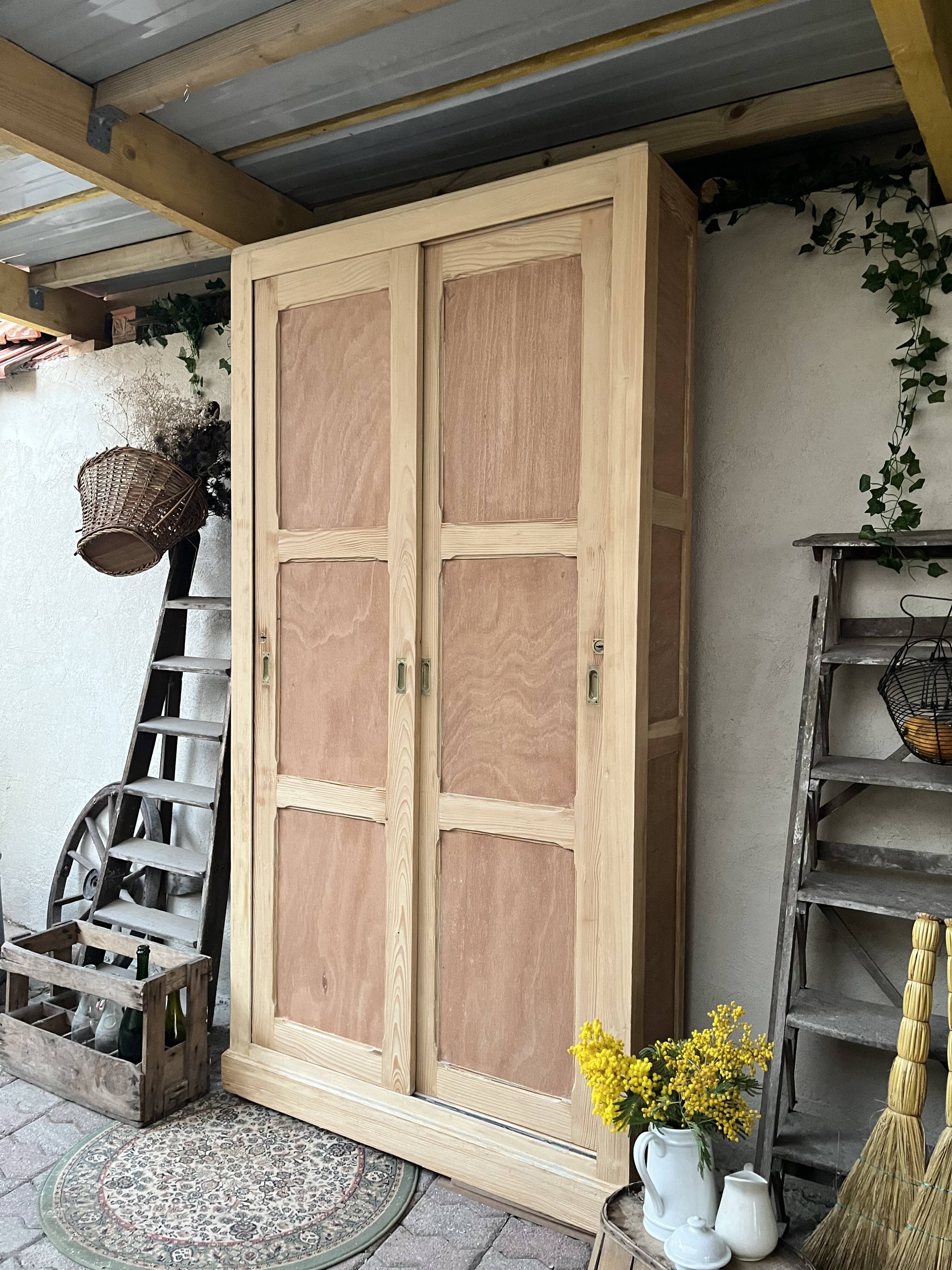 Meuble de métier, armoire en bois