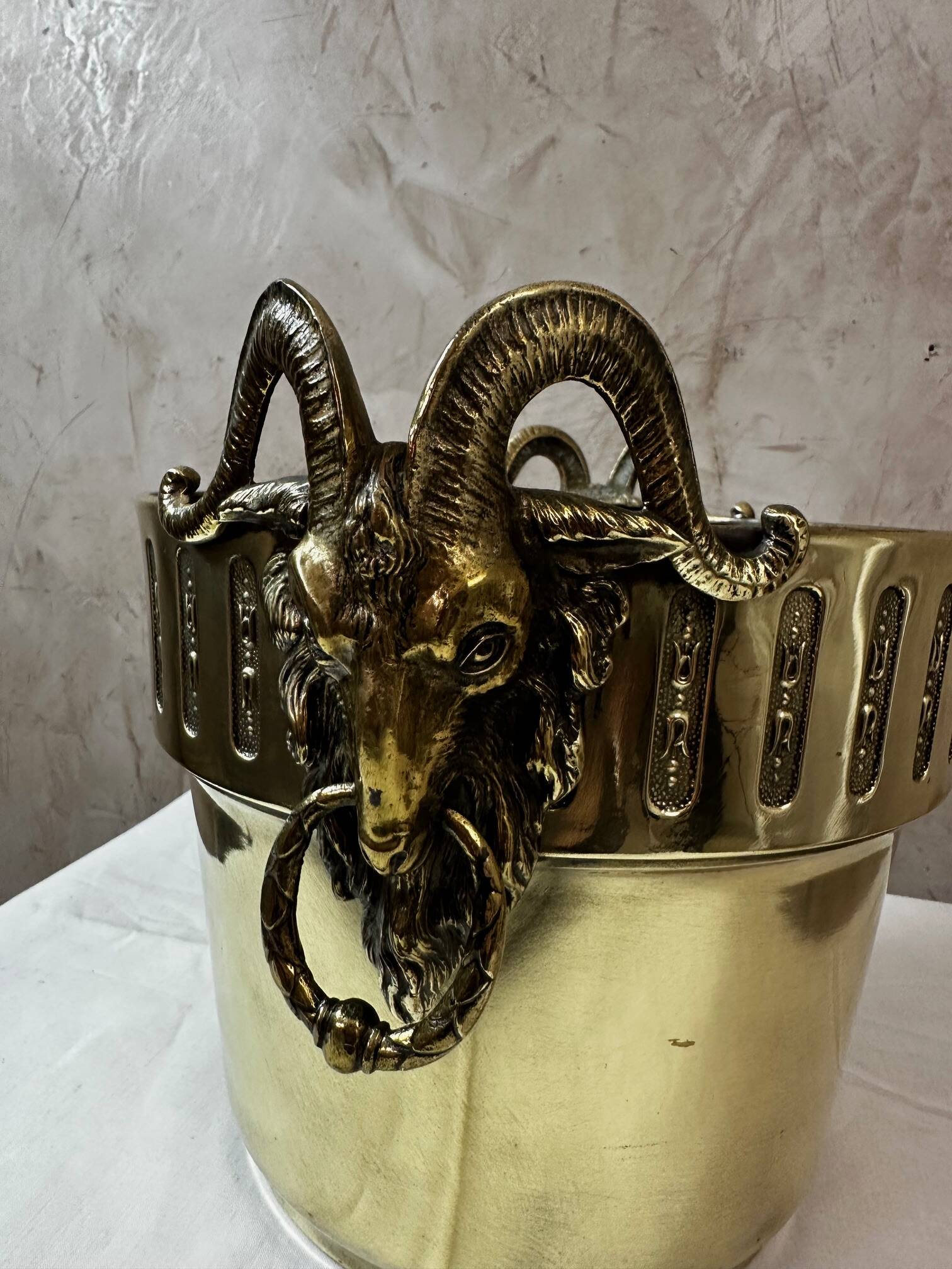 Aries champagne bucket