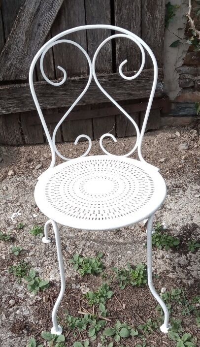 Painted metal garden table and chairs