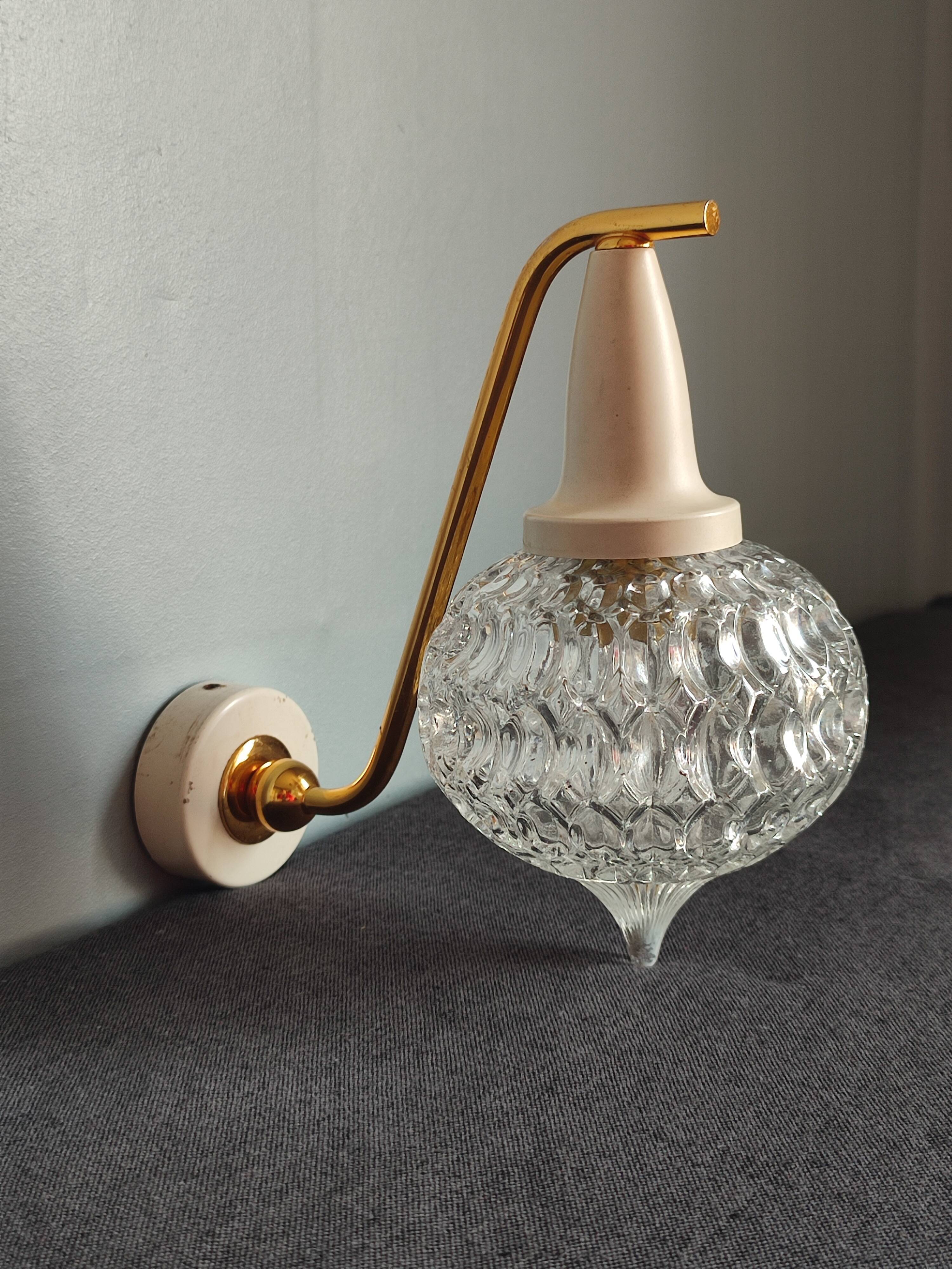 Small wall lamp in brass and vintage glass