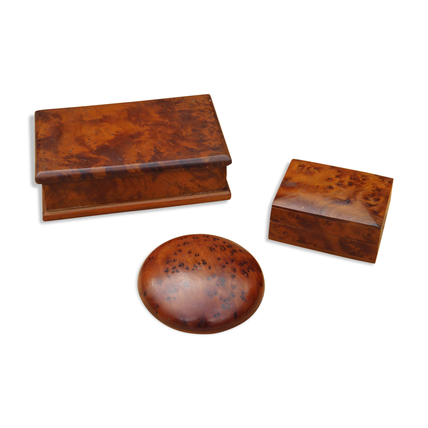 Three boxes in thuya magnifying glass