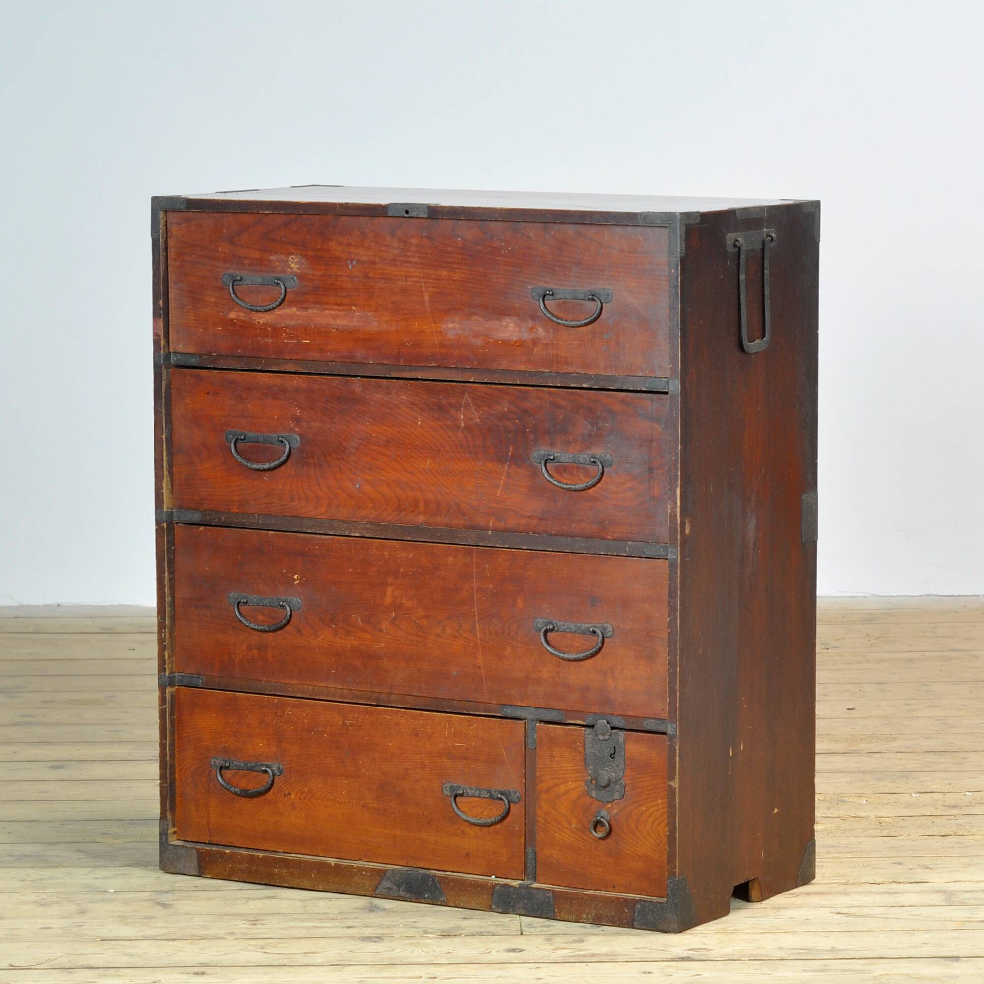 Commode Tansu japonaise, vers 1890