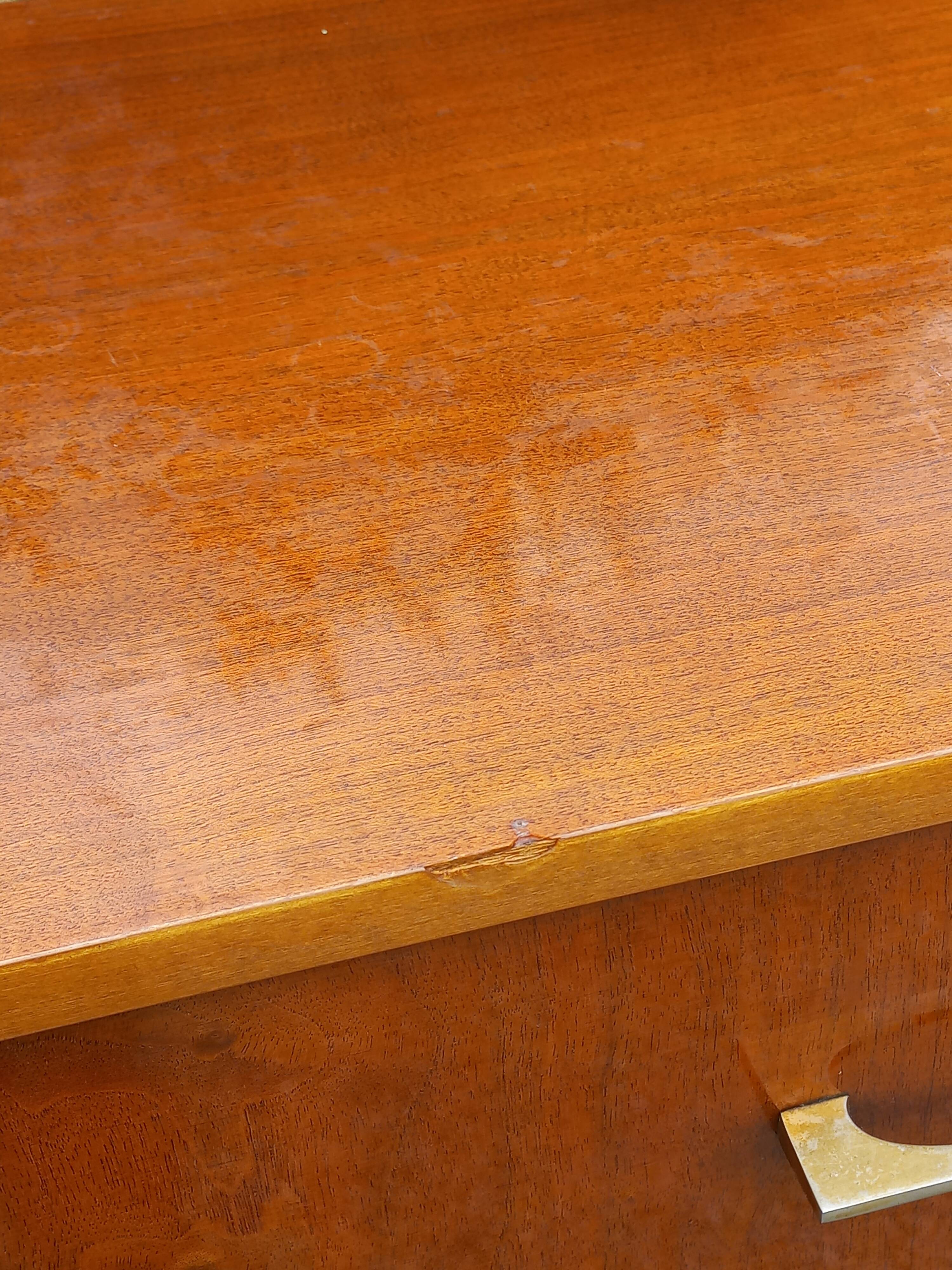 Vintage walnut varnished chest of drawers with 4 drawers from the 1960s.