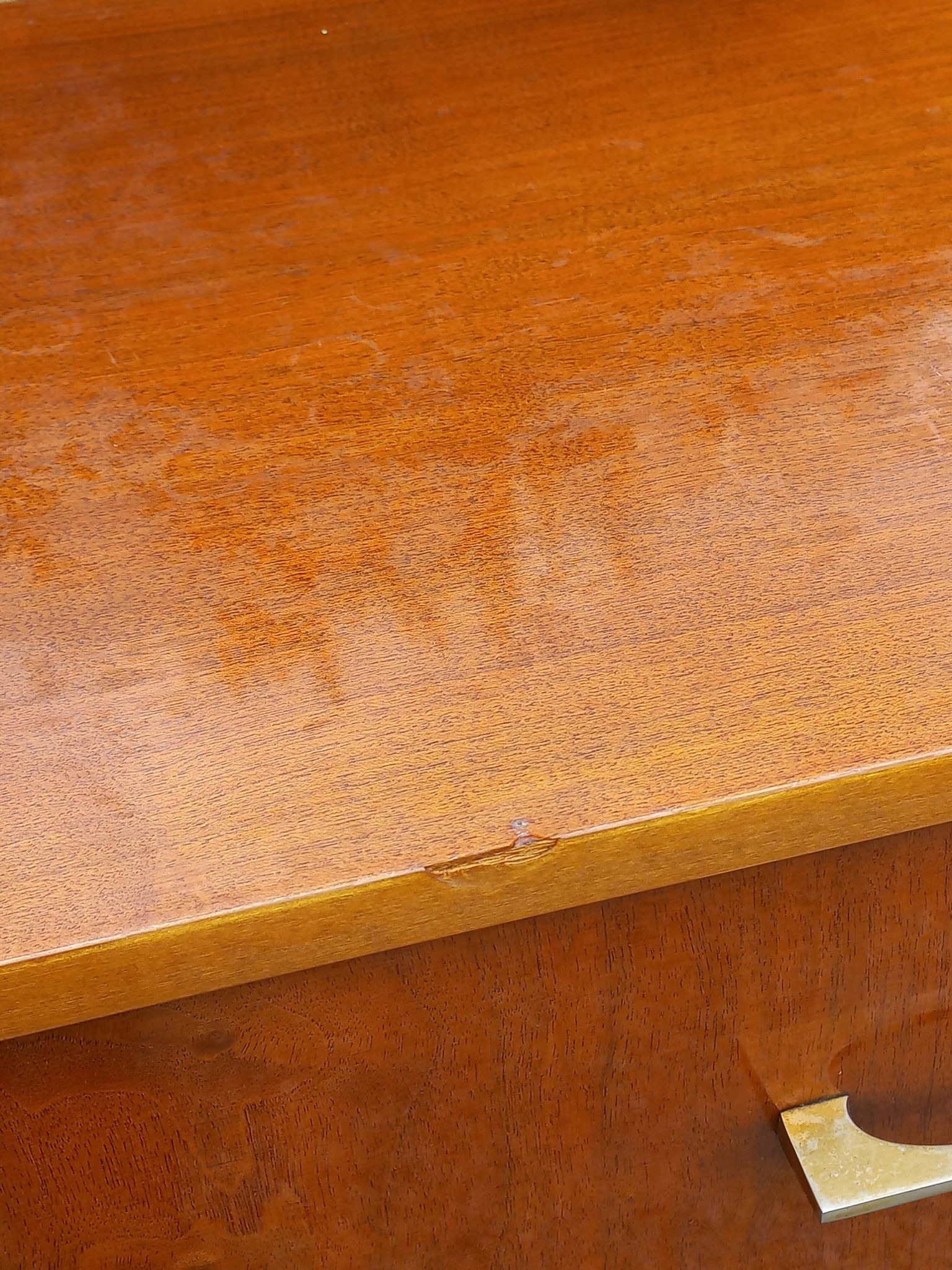 Vintage walnut varnished chest of drawers with 4 drawers from the 1960s.