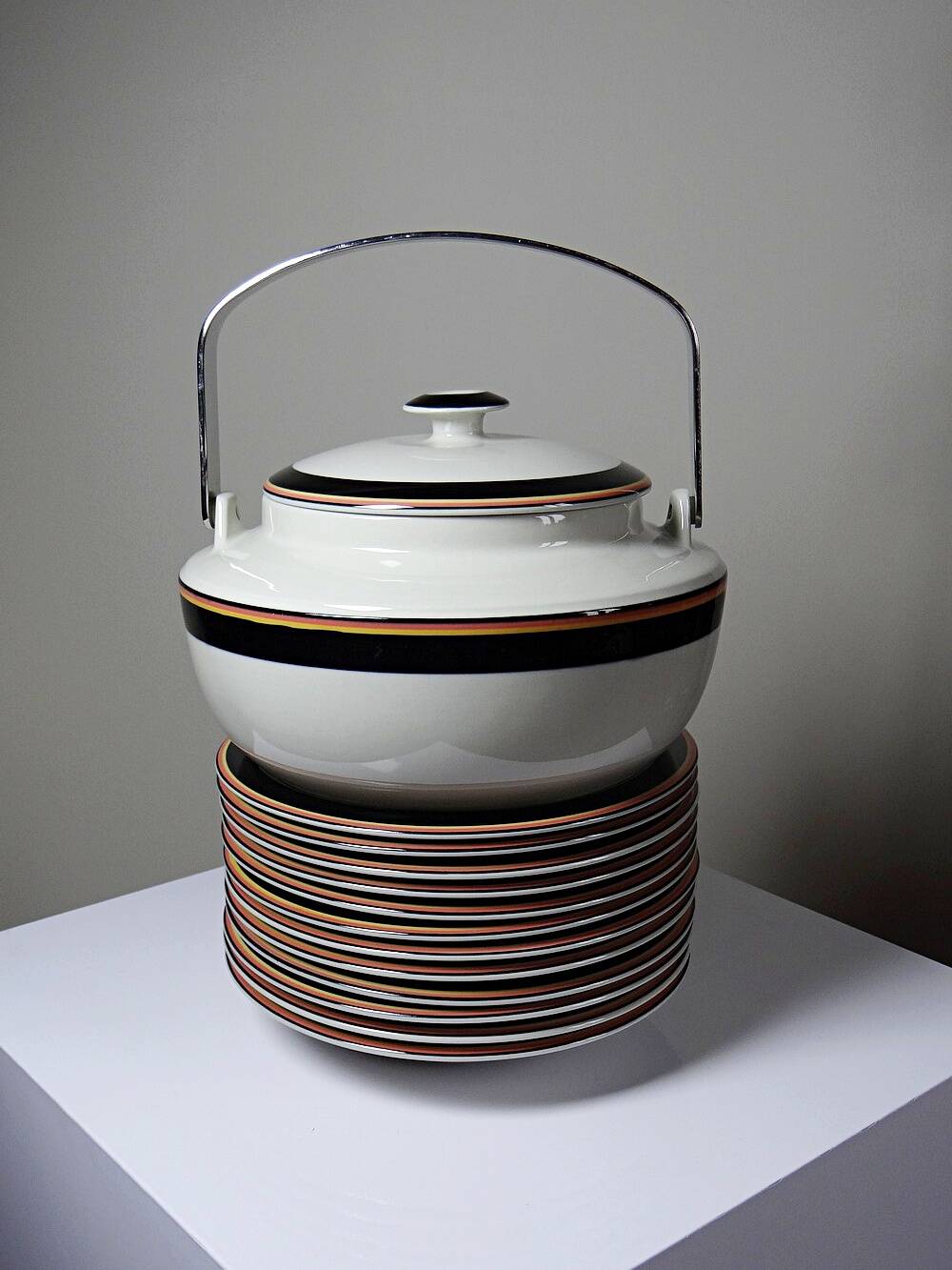 Vintage soup service from the 70s-80s Arabia Finland Reimari by Inkeri Leivo.