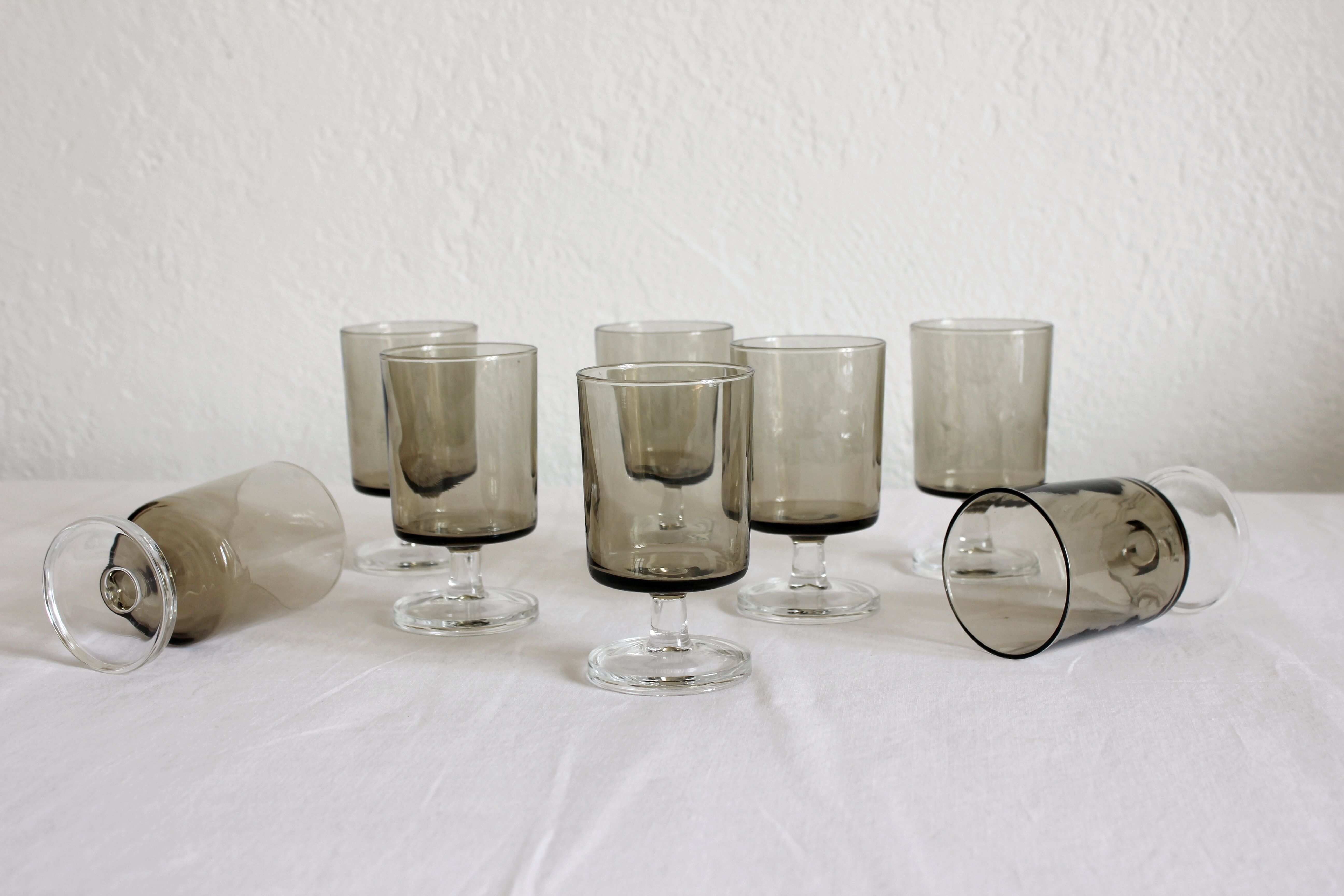 8 wine glasses in smoked glass Luminarc vintage 70s