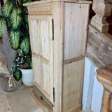 Parisian locker room