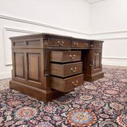 Bureau Chesterfield anglais classique avec panneau arrière