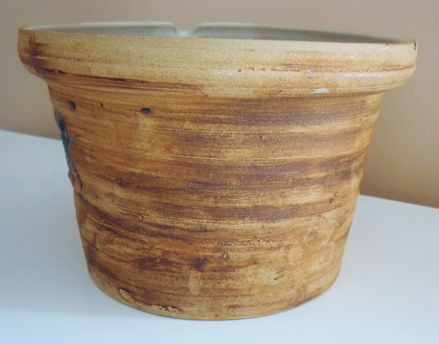 Ceramic "tachiste" flowerpot, signed La Poterie du colombier, the dove, 1970s