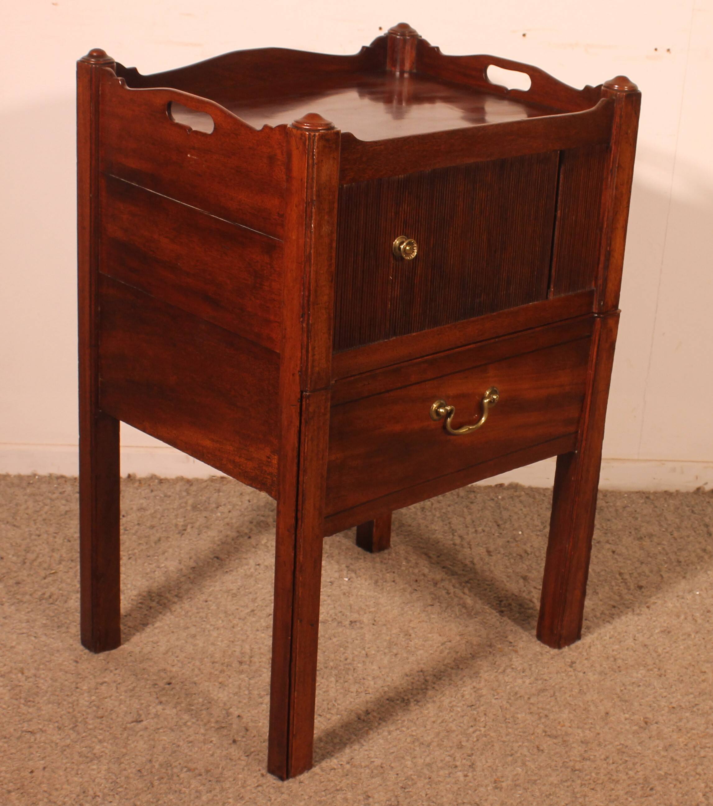 Mahogany curiosity cabinet - 18th century