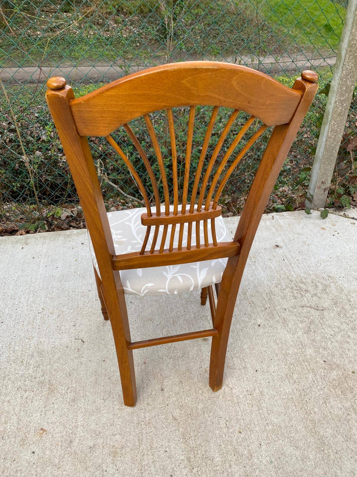 6 vintage dining room chairs in solid wood and gray fabric