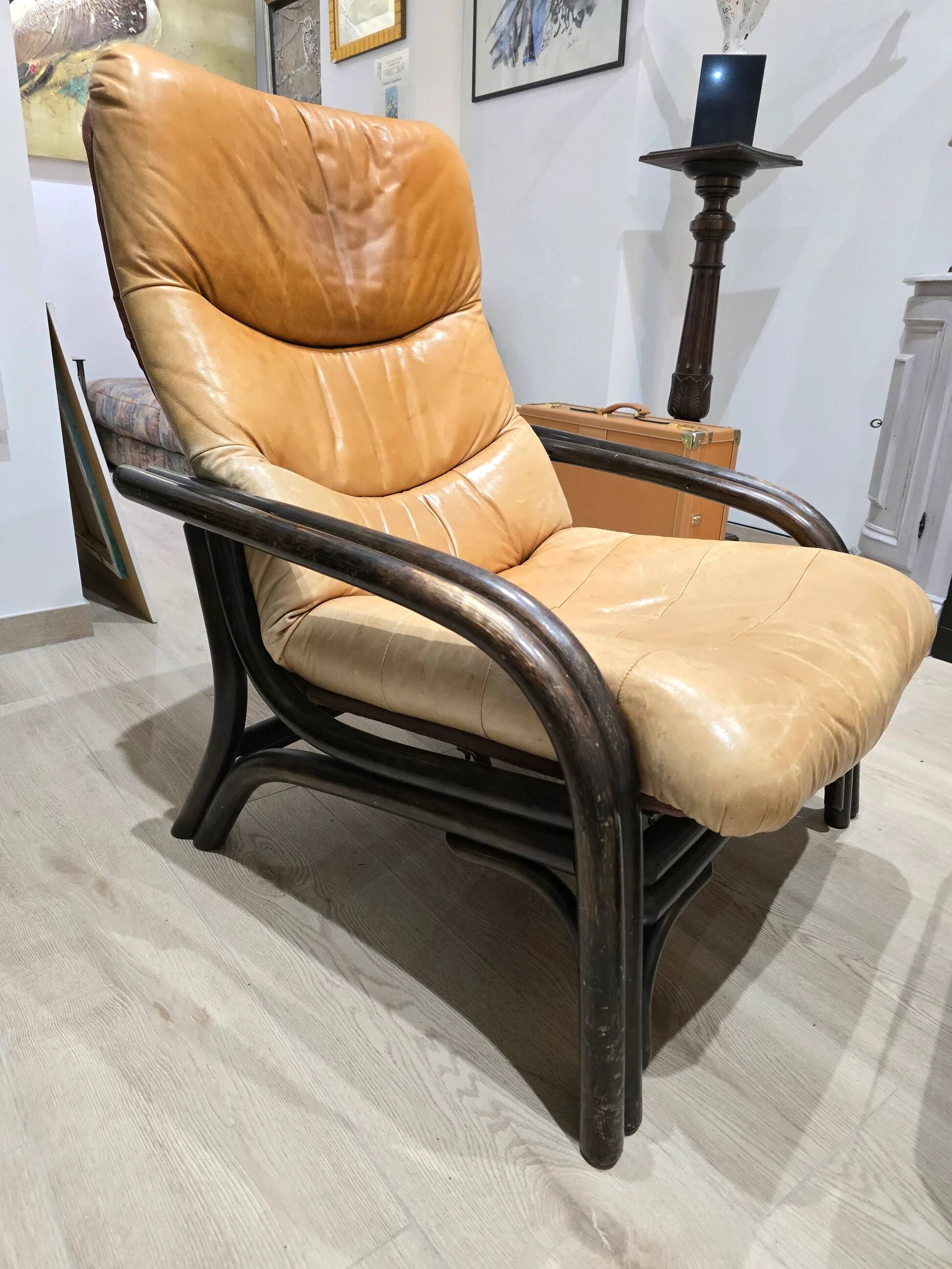 Vintage camel leather lounge chair with ottoman – wooden frame – 1970s
