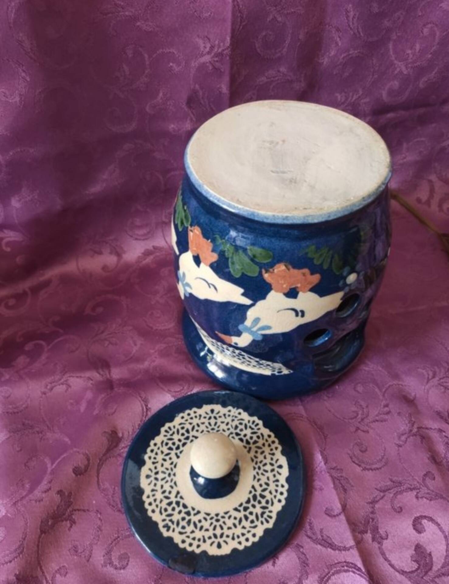 Garlic pot in ceramic