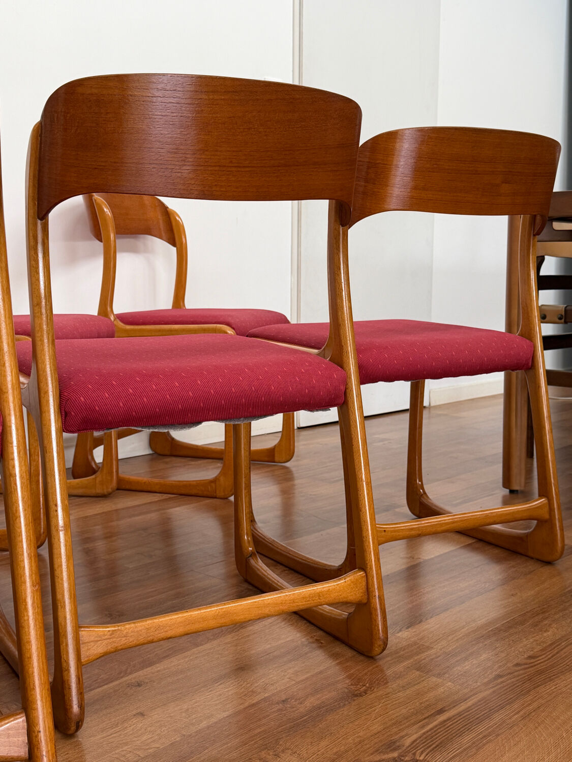 Série de 6 chaises traîneau Baumann vintage