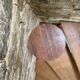 Tabouret haut en bois perlés - pieds bobines