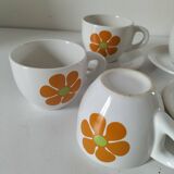 Set of 4 seventies-style cups and saucers