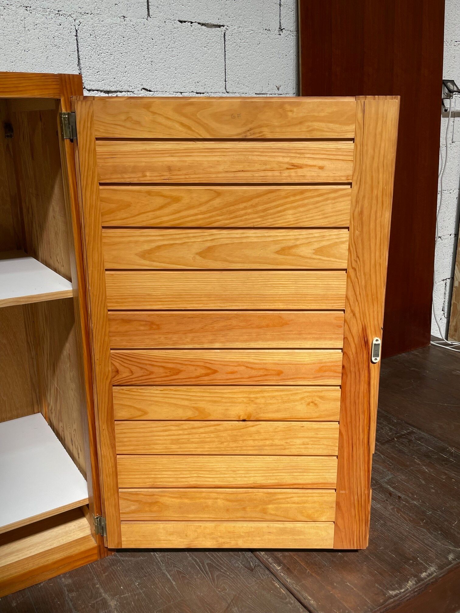 Meubles de rangement en pin par Pierre Gautier Delaye vintage années 50