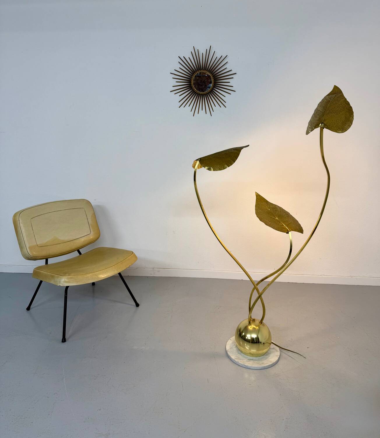 Rhubarb leaf floor lamp brass design Tomaso Barbi Italy an70