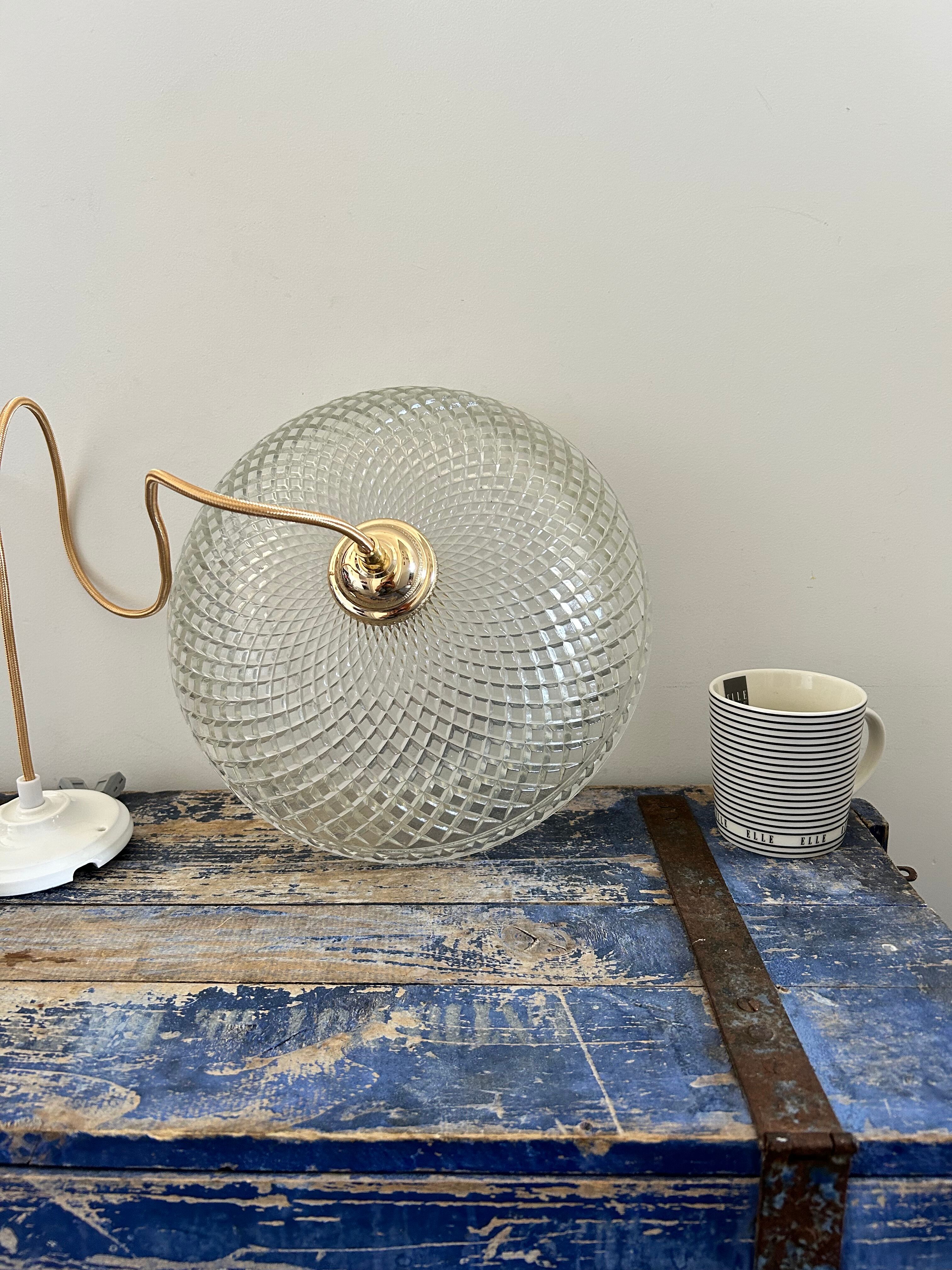 Vintage suspension in chiseled glass