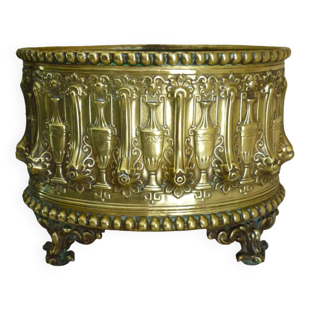 Cache pot du XIXème siècle en laiton repoussé de style Napoléon III ...
