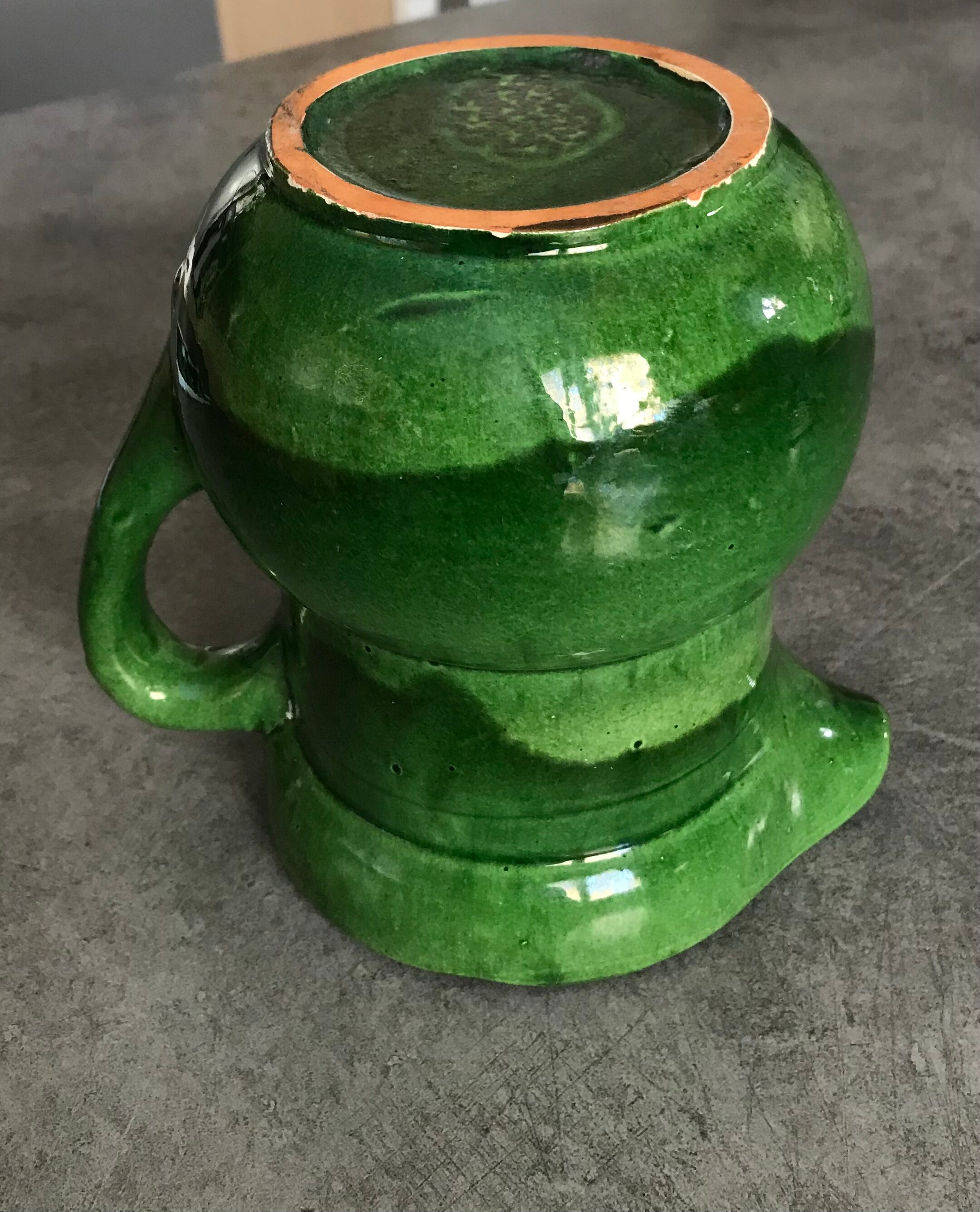 Pichet in vintage in terre cuite varnished shades of green