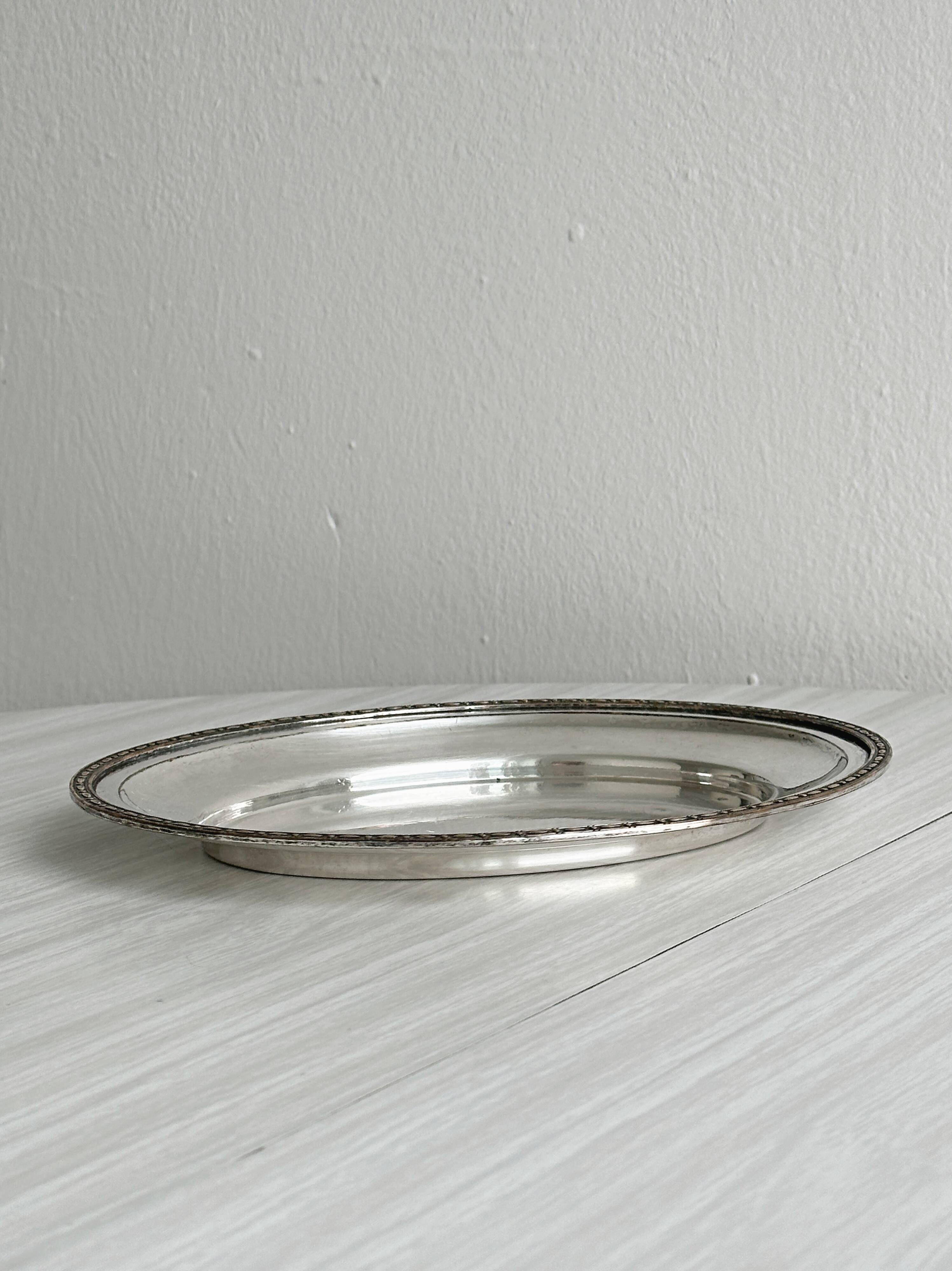 Silver metal plate service