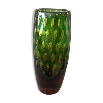 Vase inlay of gold leaf of green oval shape and amber