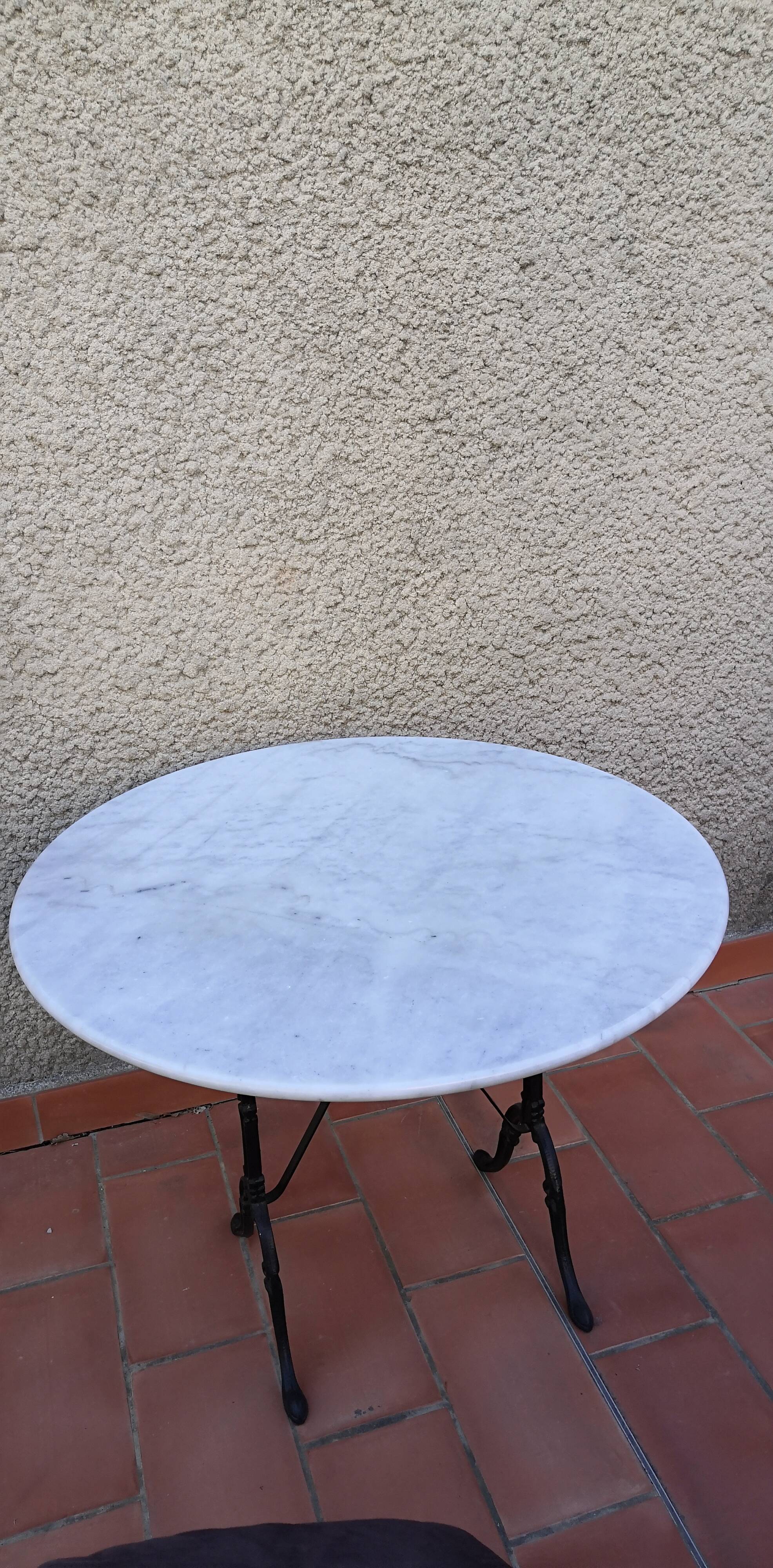 Round table marble and foot vintage cast iron