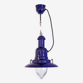 Industrial enameled sheet metal pendant light