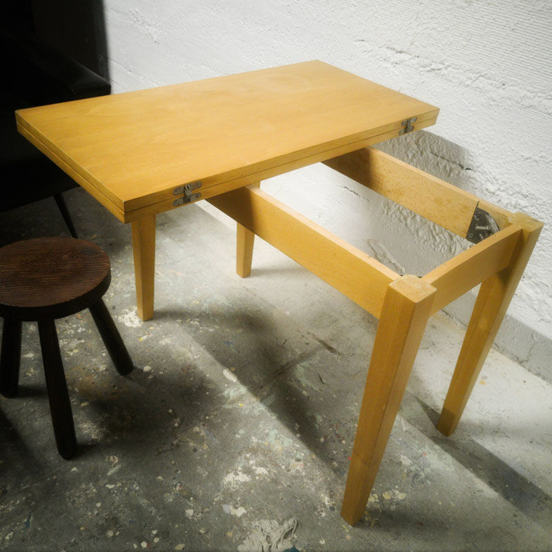 Children's wallet table