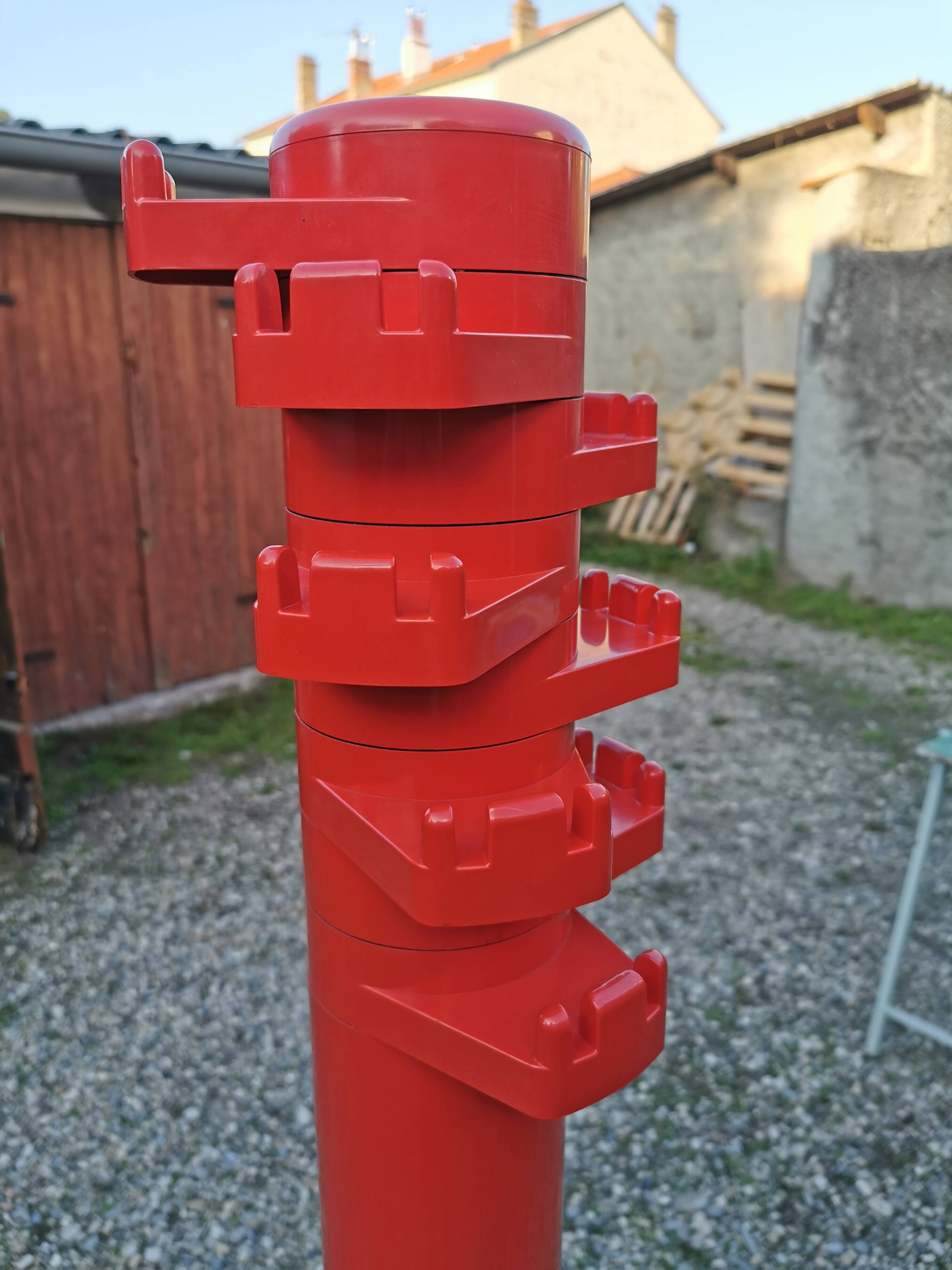 Portemanteau space age