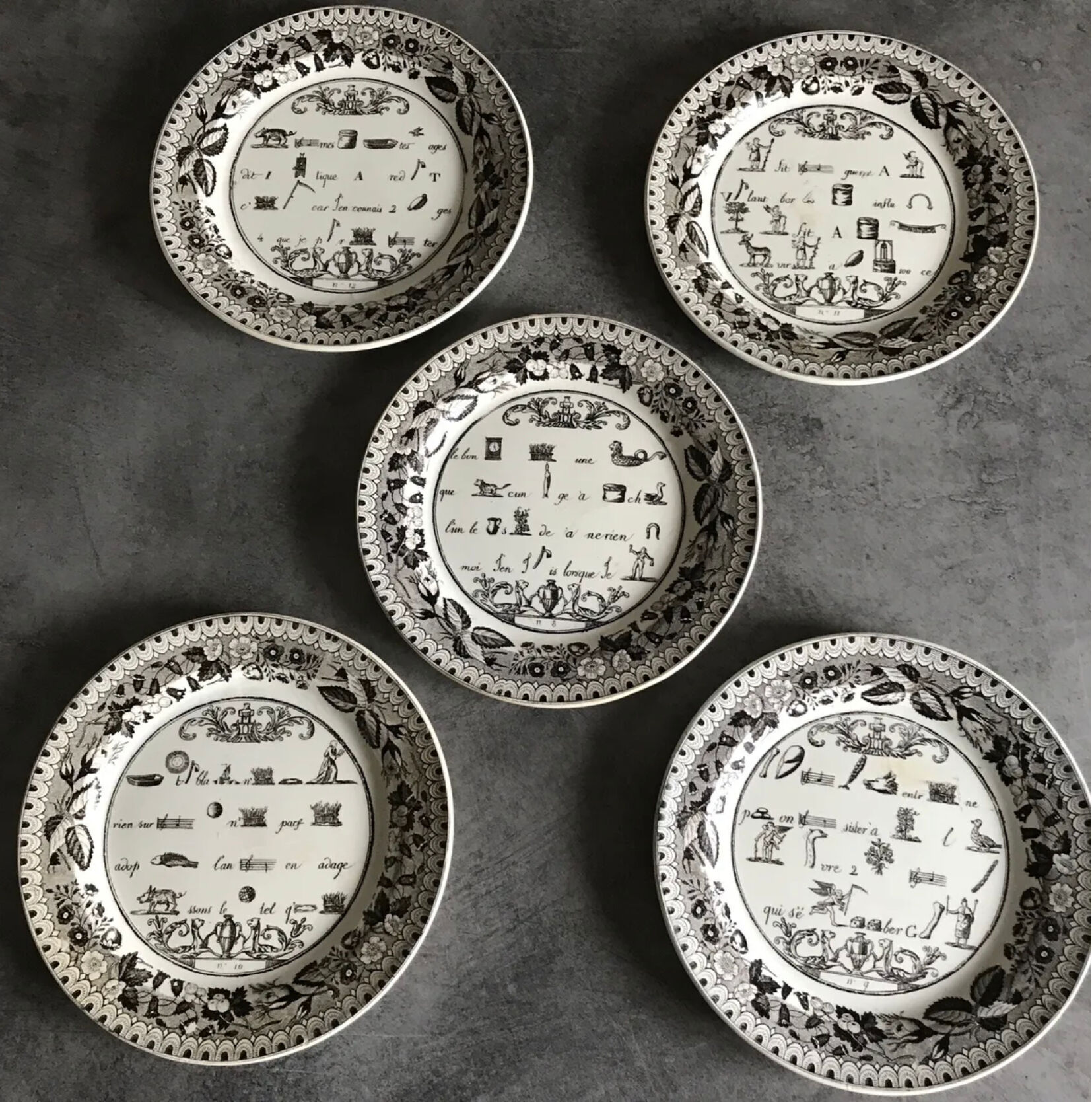 Lot of 5 plates in earthenware of choisy-le-roi, p&h, decoration of rébus, xixth