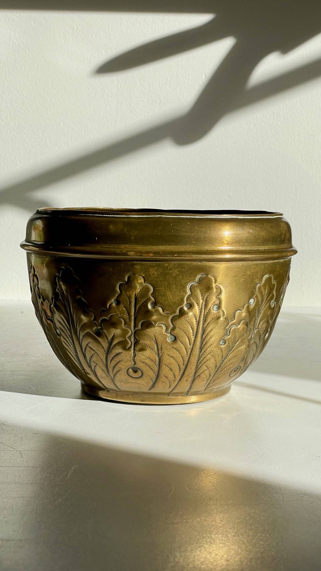 Art nouveau floral decor planter