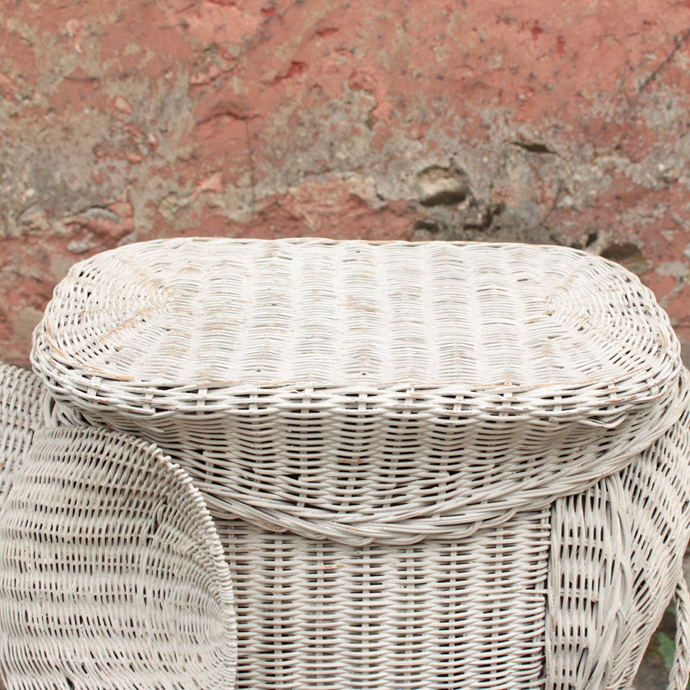 Vintage rattan elephant couch tip