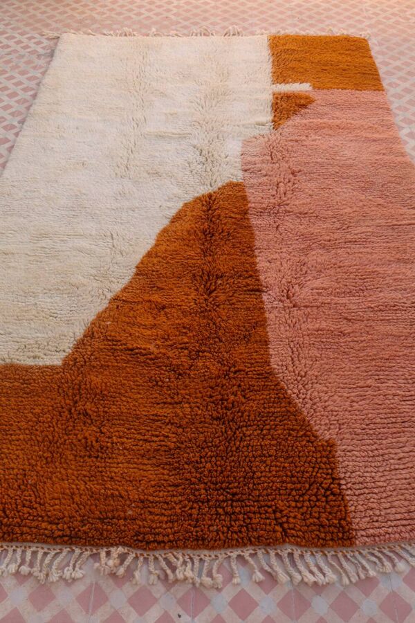 Tapis berbère Azilal terracotta et pêche moderne