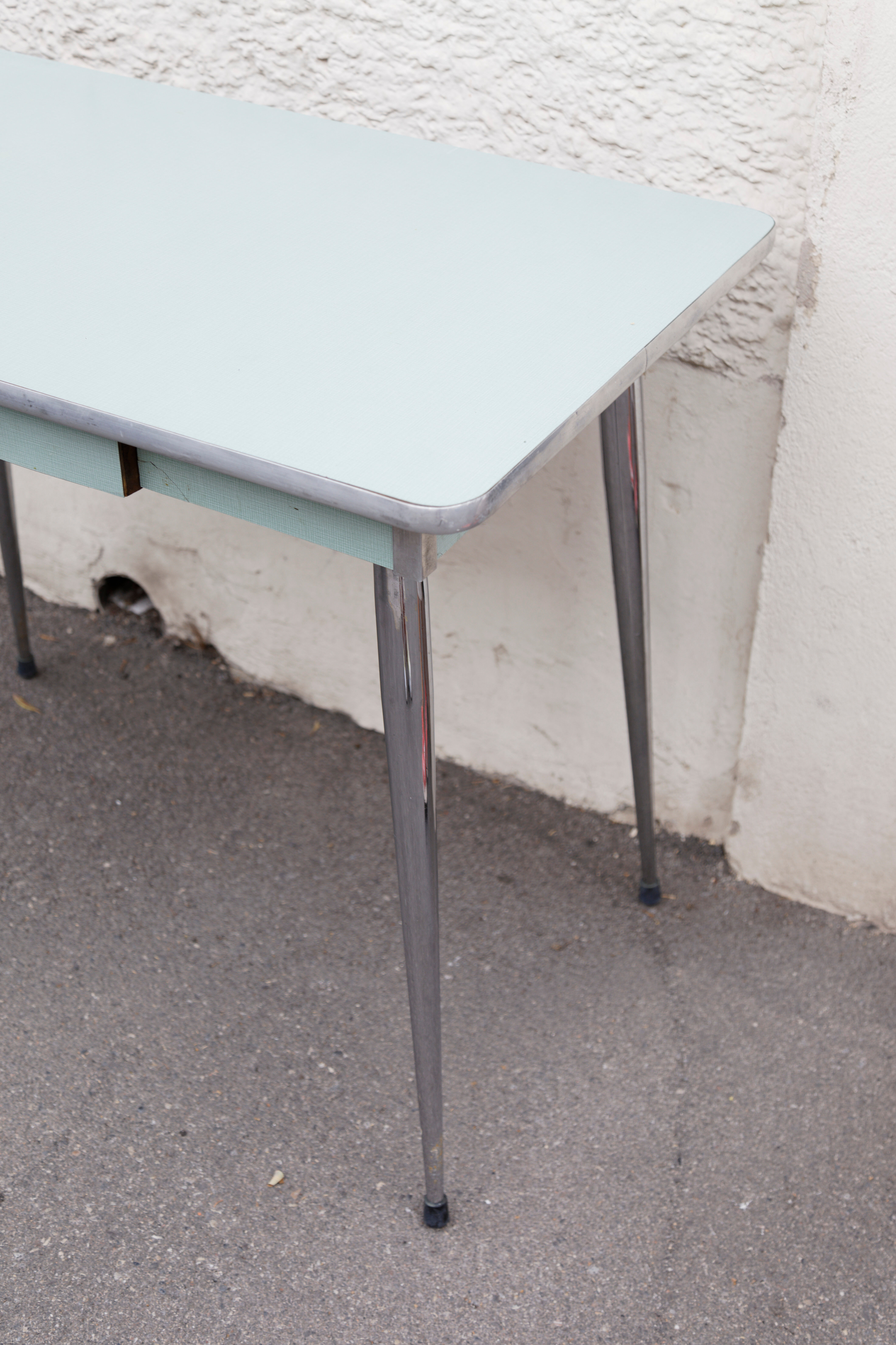Formica table pattern water green