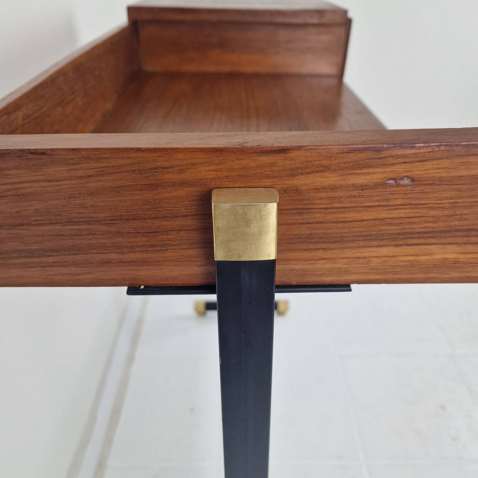 Table console / coiffeuse italienne du milieu du siècle avec des éléments en laiton, années 1950.