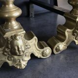 Paire de chenets en laiton et fonte, décor de marmousets, style louis xiv